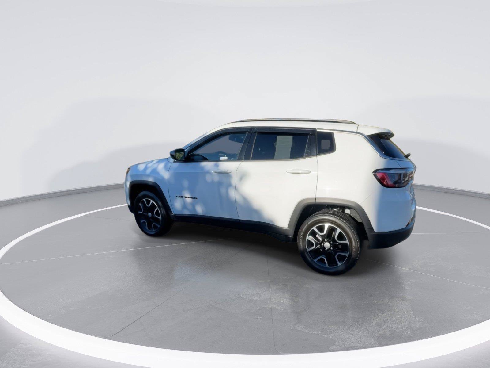Used 2022 Jeep Compass Latitude w/ Sun and Sound Group AWD/4WD image 6