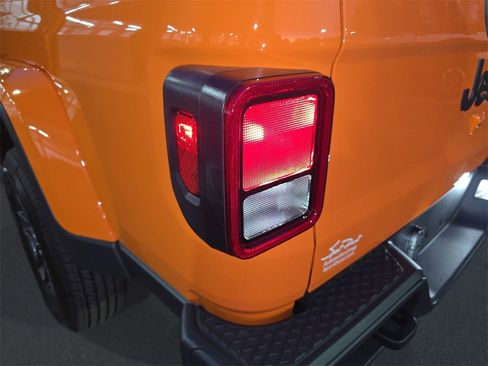 New 2025 Jeep Gladiator Sport image 32