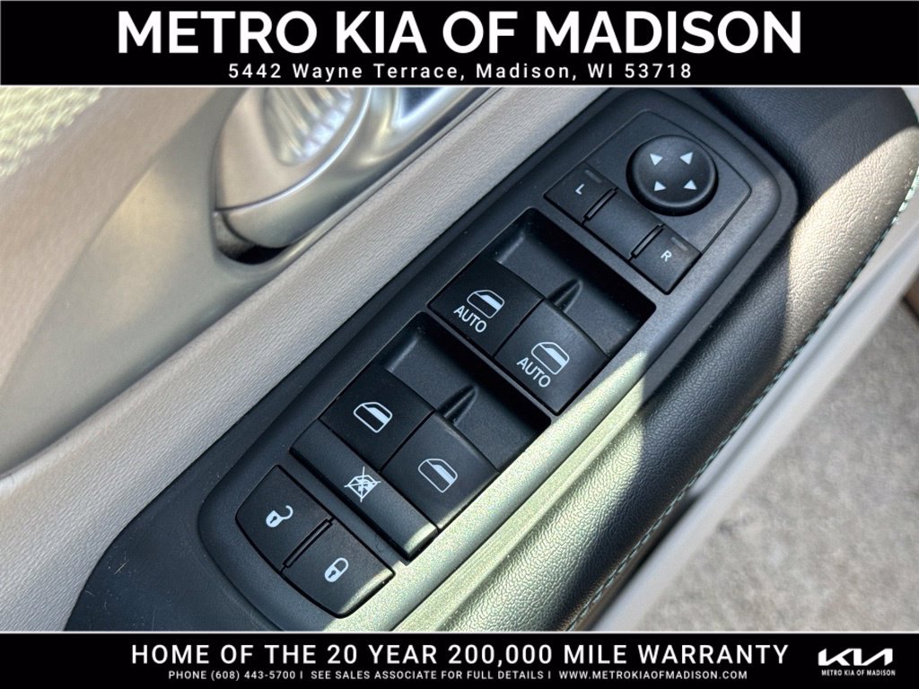 Used 2018 Chrysler Pacifica Touring Plus FWD image 13