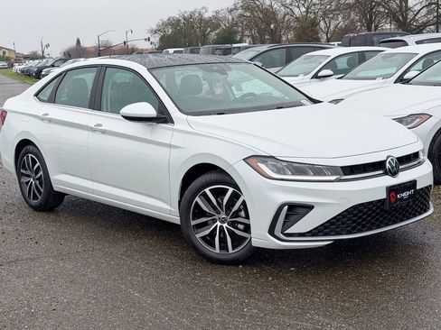 New 2026 Volkswagen Jetta SE image 3