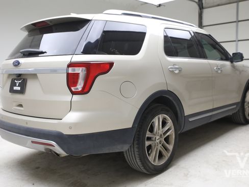 Used 2017 Ford Explorer Limited FWD image 4