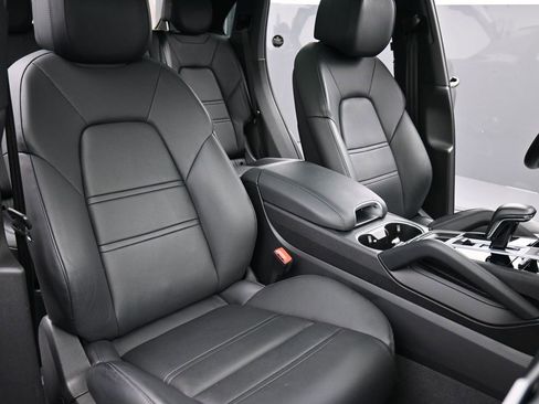 Used 2023 Porsche Cayenne image 20