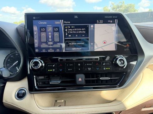 Used 2020 Toyota Highlander Platinum FWD image 23
