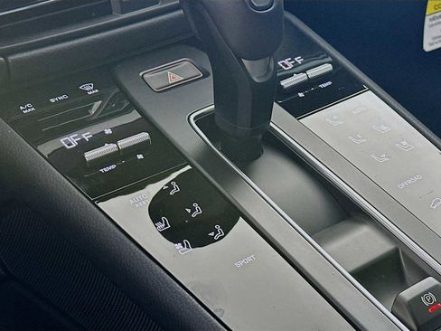 New 2026 Porsche Macan image 22