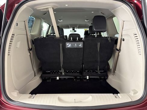 Used 2019 Chrysler Pacifica Touring-L FWD image 20