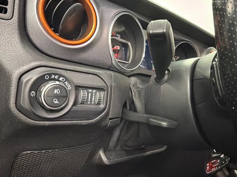 Used 2021 Jeep Gladiator Mojave image 32