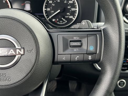 Certified 2022 Nissan Rogue SV image 12