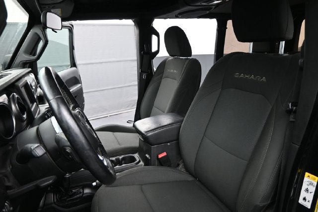 Used 2018 Jeep Wrangler Unlimited Sahara w/ Safety Group AWD/4WD image 11