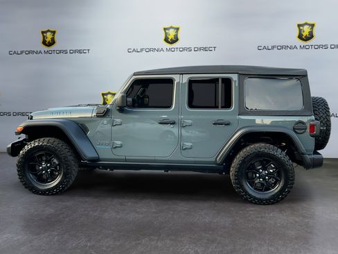 Used 2025 Jeep Wrangler Willys image 7