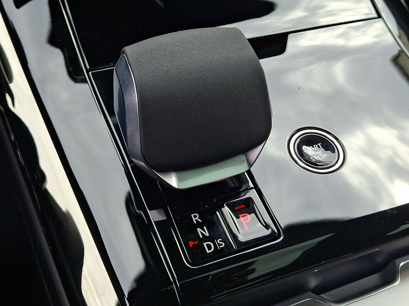 New 2026 Land Rover Range Rover Sport Dynamic SE AWD/4WD image 12