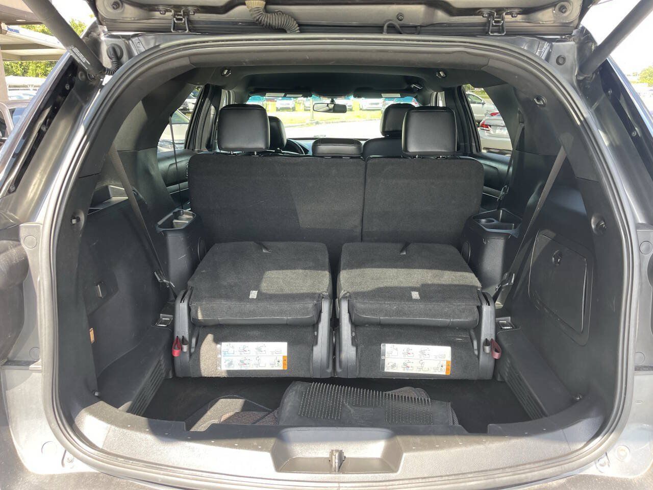 Used 2017 Ford Explorer XLT w/ Equipment Group 202A FWD image 13