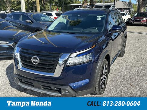 Used 2023 Nissan Pathfinder Platinum image 1