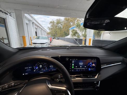 Used 2025 Chevrolet Equinox LT image 34