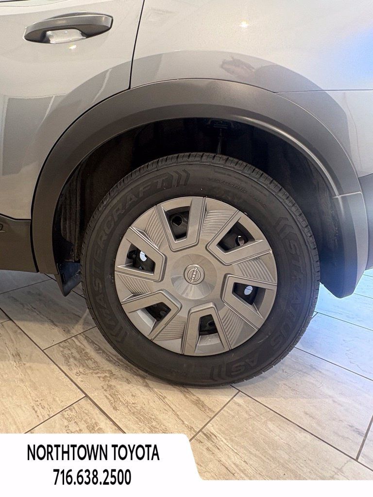 Used 2025 Nissan Kicks S AWD/4WD image 11