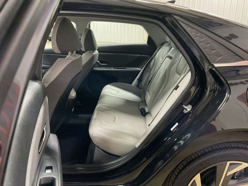 Used 2024 Hyundai Elantra Limited image 25