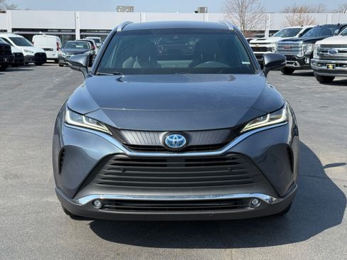 Used 2023 Toyota Venza XLE AWD/4WD image 3