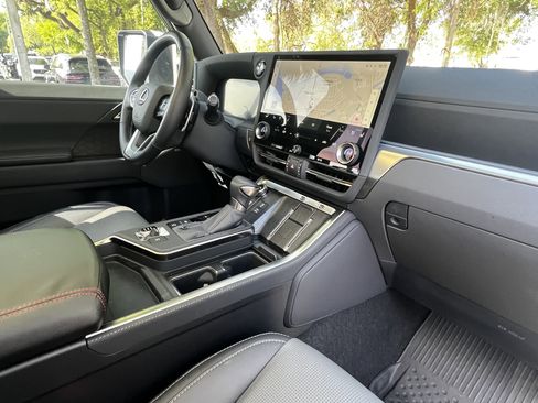 Used 2025 Lexus GX 550 w/ Accessory Package (2T) image 48