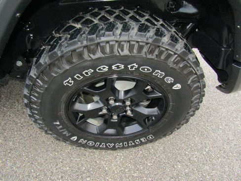 Used 2023 Jeep Wrangler Willys AWD/4WD image 10