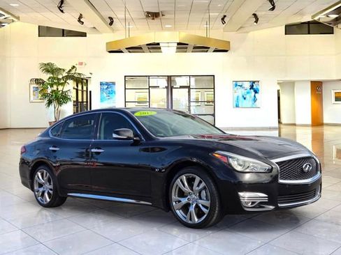 Used 2017 INFINITI Q70 L 3.7 w/ Deluxe Touring Package RWD image 3