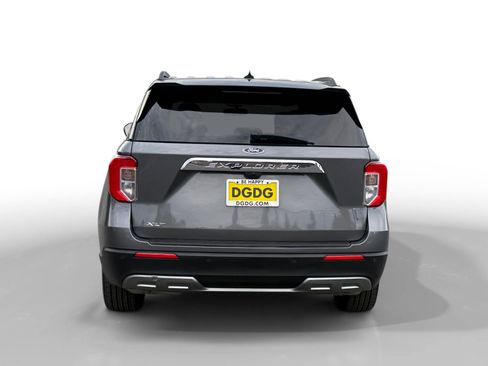 Certified 2022 Ford Explorer XLT w/ Equipment Group 202A image 4