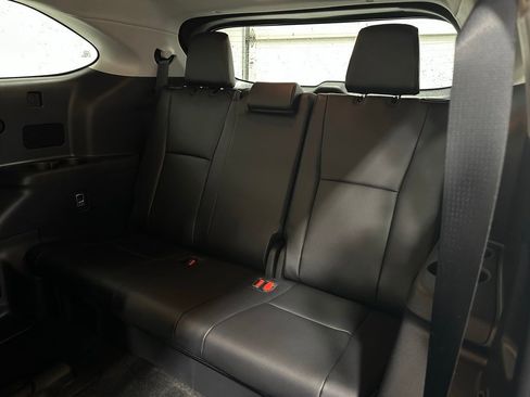 Used 2025 Toyota Highlander XLE image 53