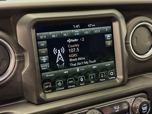 Used 2023 Jeep Wrangler Unlimited Sahara w/ Cold Weather Group AWD/4WD image 21