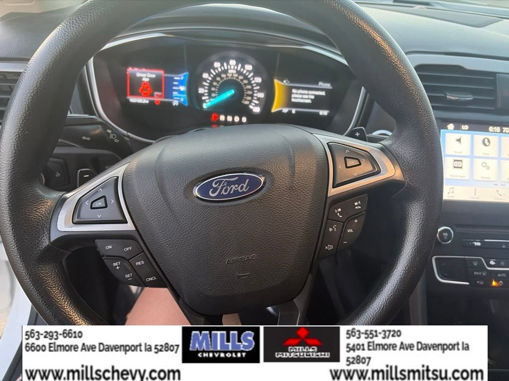 Used 2017 Ford Fusion SE w/ Fusion SE Technology Package FWD image 13