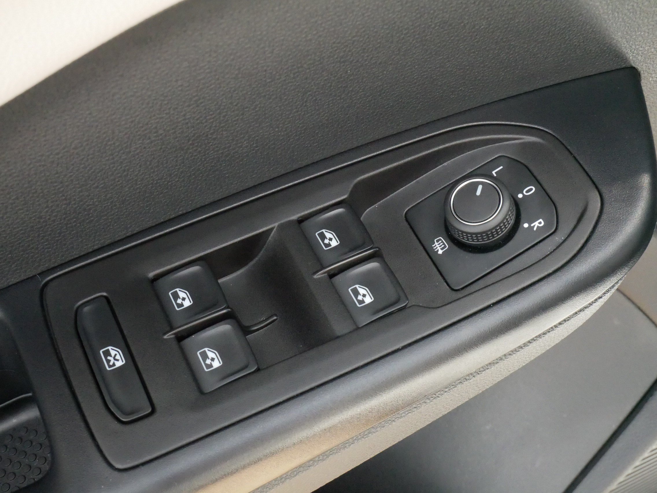 Certified 2025 Volkswagen Taos SEL AWD/4WD image 19