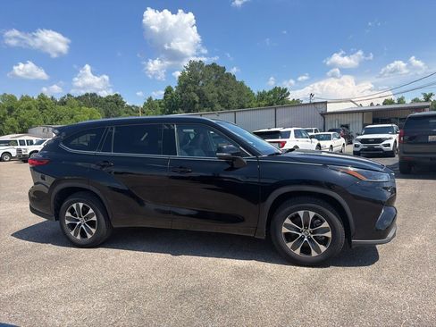 Used 2021 Toyota Highlander XLE FWD image 5