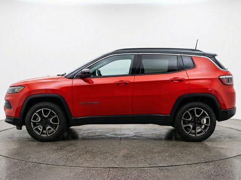 Used 2025 Jeep Compass Trailhawk AWD/4WD image 5