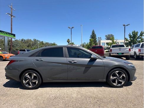 Used 2023 Hyundai Elantra SEL w/ Convenience Package FWD image 9