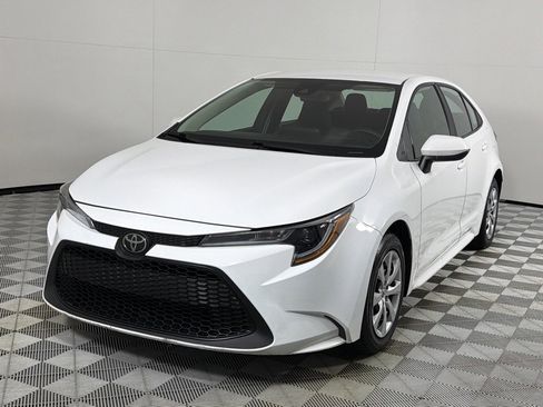 Used 2022 Toyota Corolla LE FWD image 9