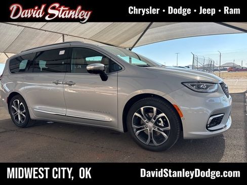New 2026 Chrysler Pacifica Pinnacle image 1