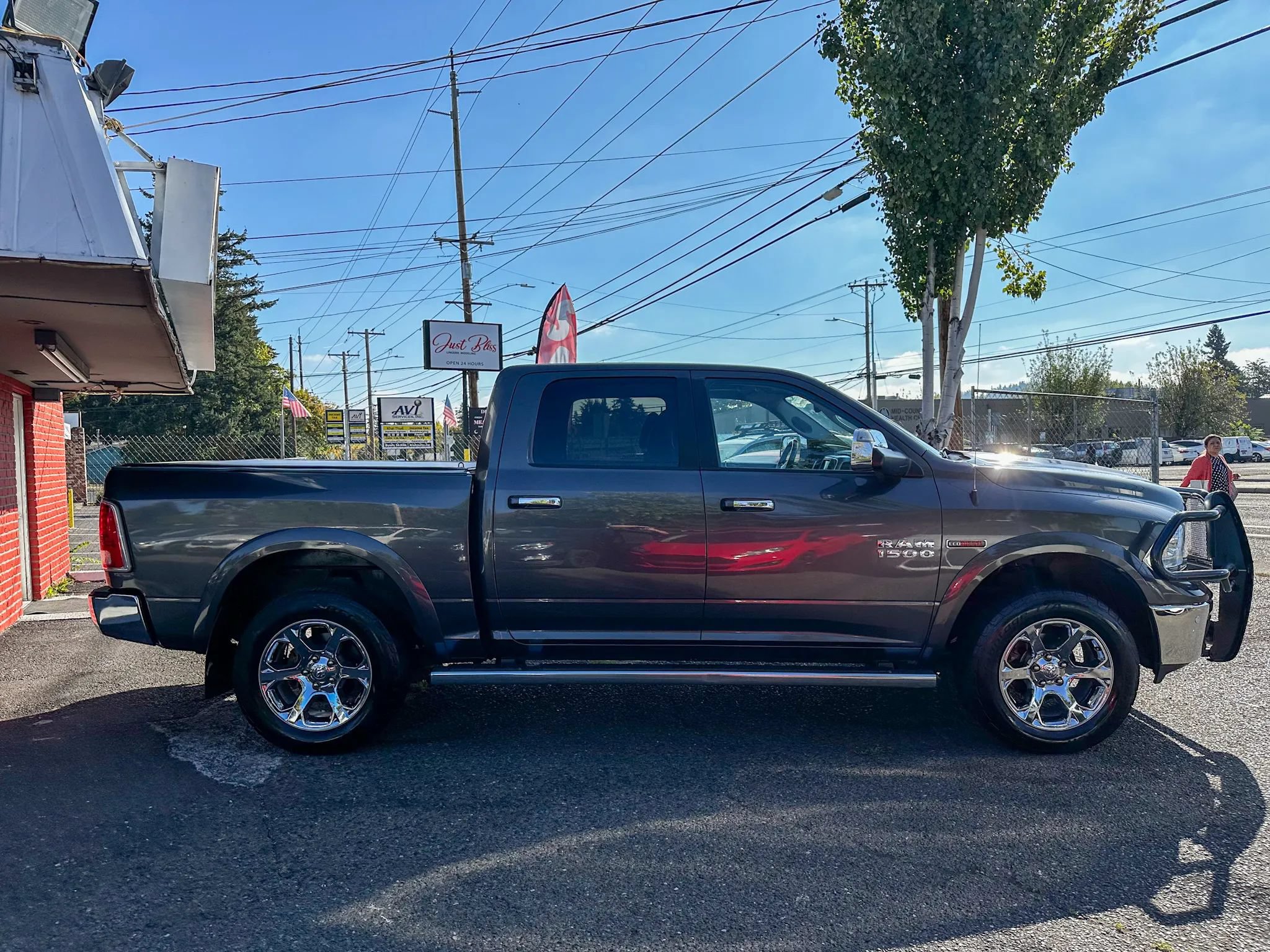 Used 2018 RAM 1500 Laramie w/ Convenience Group AWD/4WD image 7