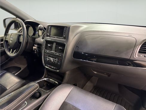 Used 2015 Dodge Grand Caravan SXT FWD image 15