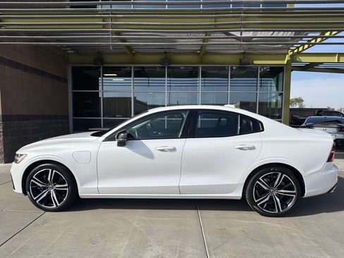 Used 2022 Volvo S60 T8 R-Design Expression w/ Premium Package image 7