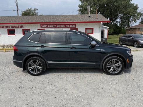 Used 2018 Volkswagen Tiguan SEL w/ R-Line Package FWD image 2