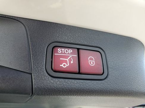 Used 2023 Mercedes-Benz GLB 250 w/ Premium Package image 13