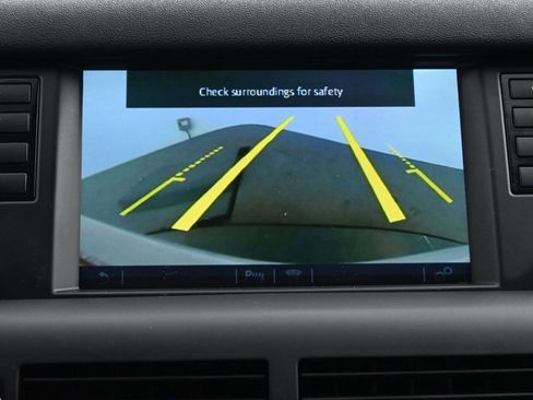 Used 2016 Land Rover Discovery Sport SE image 30