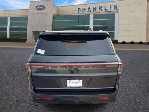 New 2025 Lincoln Navigator L Reserve w/ Jet Appearance Package image 4