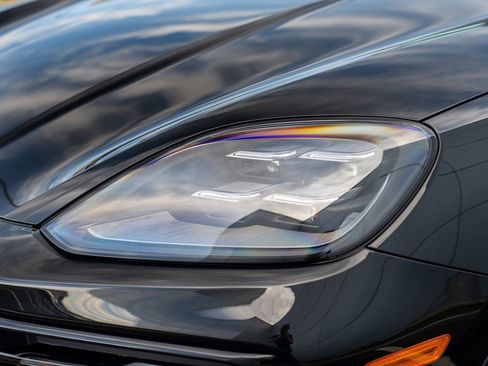 Certified 2025 Porsche Cayenne image 30