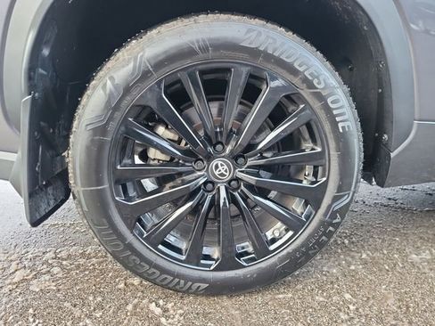 Used 2024 Toyota Highlander XLE image 34