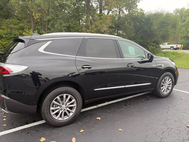 Used 2024 Buick Enclave Essence AWD/4WD image 10
