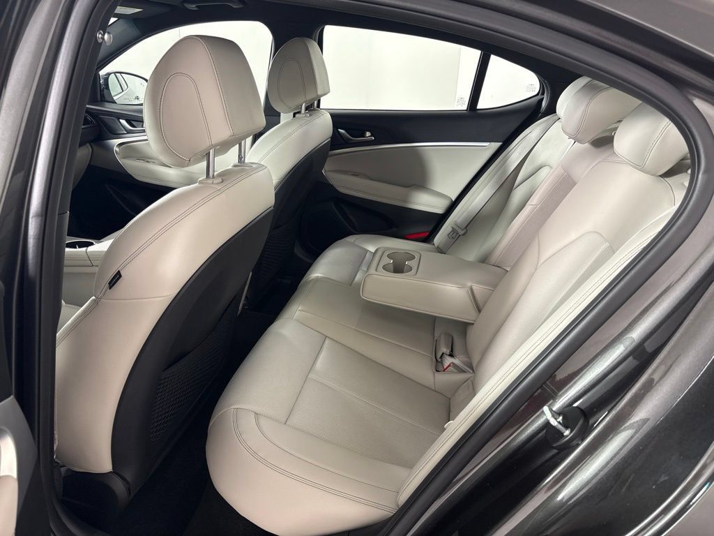 Used 2023 Genesis G70 2.0T RWD image 21