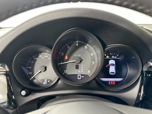 Certified 2025 Porsche Macan image 19