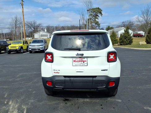 Used 2022 Jeep Renegade Latitude AWD/4WD image 4