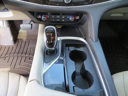 Used 2020 Buick Enclave Essence image 21