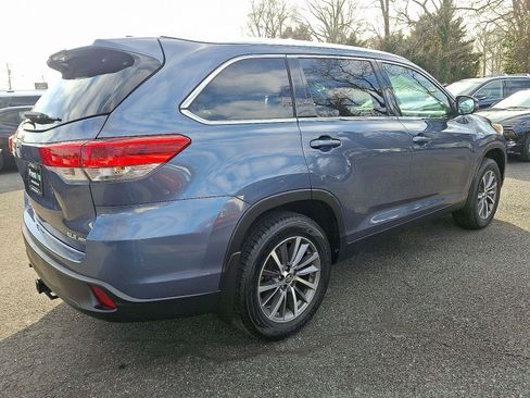 Used 2019 Toyota Highlander XLE w/ Carpet Mat Package (TMS) image 4