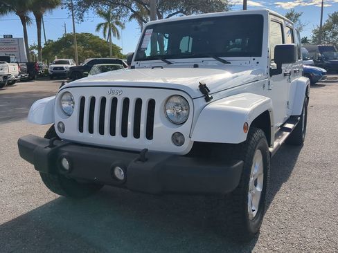 Used 2014 Jeep Wrangler Unlimited Sahara w/ Connectivity Group image 9