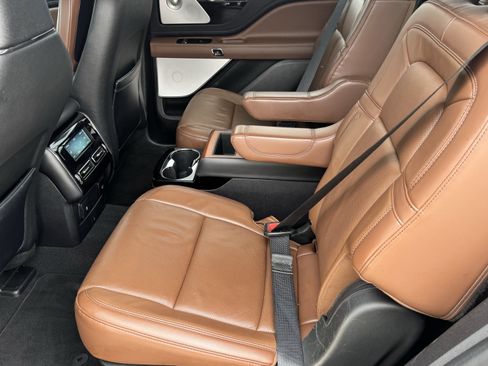 Used 2020 Lincoln Aviator Reserve w/ Equipment Group 202A image 11